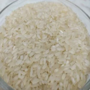 A bowl filled with uncooked Thooyamalli Rice or Thuyamalli rice benefits.